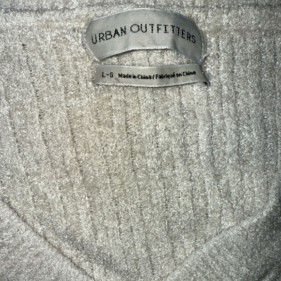 Urban Outfitters V-Neck Cropped Sweater - Picture 2 of 2
